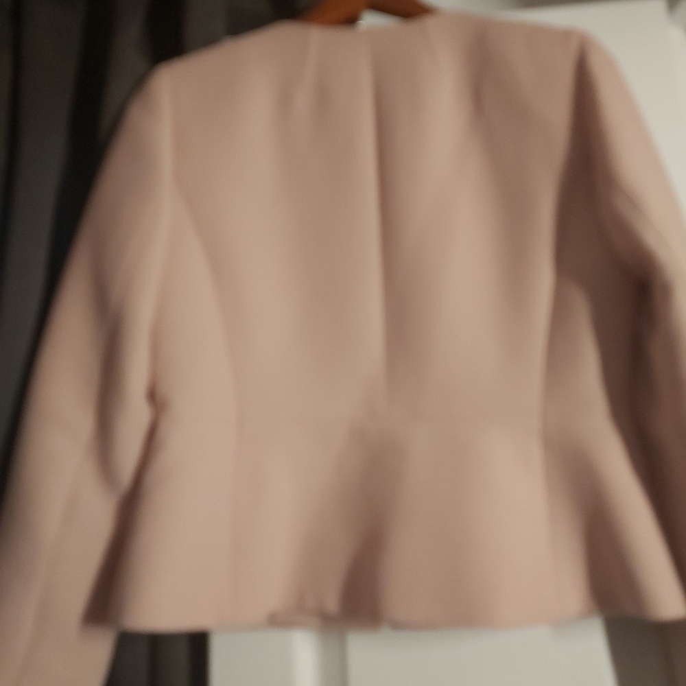 Blazer - Picture 3 of 9